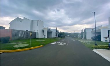 CASA EN ALQUILER AZUCENAS DEL CASTILLO JAMUNDI 1PISO 300M2LOTE