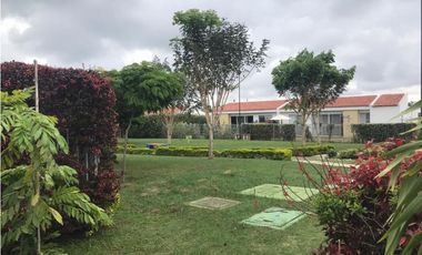 CASA EN ALQUILER AZUCENAS DEL CASTILLO JAMUNDI 1PISO 300M2LOTE