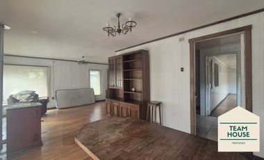 Isla Teja, Casa los Alerces / Destino Comercial