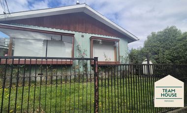 Isla Teja, Casa los Alerces / Destino Comercial