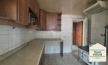 Isla Teja, Casa los Alerces / Destino Comercial