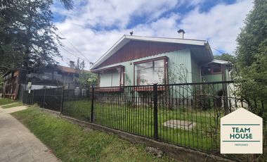 Isla Teja, Casa los Alerces / Destino Comercial