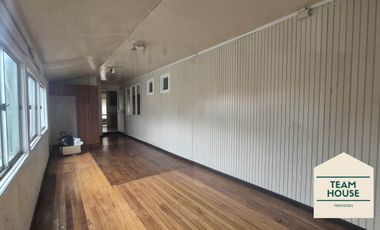 Isla Teja, Casa los Alerces / Destino Comercial