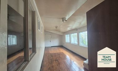 Isla Teja, Casa los Alerces / Destino Comercial