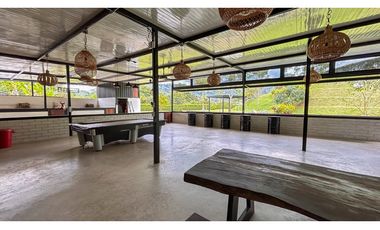 LUJOSA CASA DE CAMPO EN PARCELACION CON PESEBRERAS/ PORCE