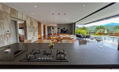 LUJOSA CASA DE CAMPO EN PARCELACION CON PESEBRERAS/ PORCE