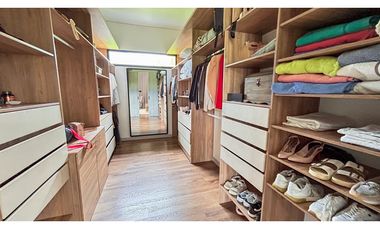 LUJOSA CASA DE CAMPO EN PARCELACION CON PESEBRERAS/ PORCE