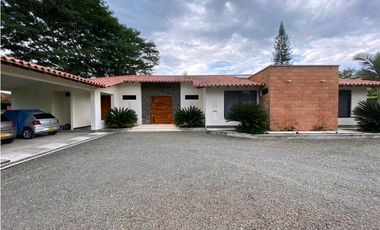 Casa campestre en arriendo Pereira Condominio Tacurumbi
