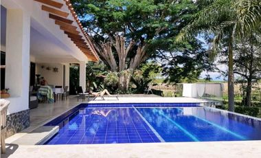Casa campestre en arriendo Pereira Condominio Tacurumbi