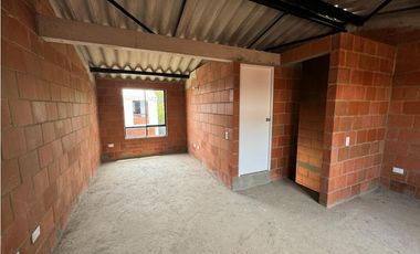 VENTA CASA OBRA GRIS 67 M² 2 NIVELES ENTREVIENTOS JAMUND