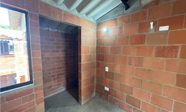 VENTA CASA OBRA GRIS 67 M² 2 NIVELES ENTREVIENTOS JAMUND