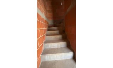 VENTA CASA OBRA GRIS 67 M² 2 NIVELES ENTREVIENTOS JAMUND