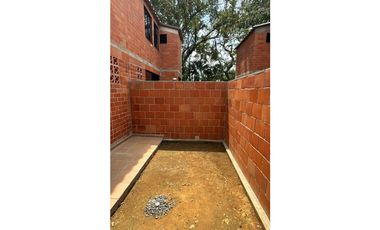 VENTA CASA OBRA GRIS 67 M² 2 NIVELES ENTREVIENTOS JAMUND