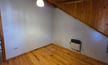 ALQUILER DE CABAÑA DE 2 DORMITORIOS C/HOGAR A LEÑA EN ESQUEL, CHUBUT