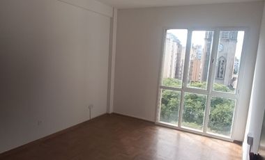Alquiler Piso 3 dormitorios y escritorio balcón z/Cañada en Centro.