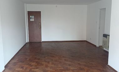 Alquiler Piso 3 dormitorios y escritorio balcón z/Cañada en Centro.