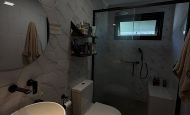 EN VENTA AMPLIA CASA  EN AVENIDA PRINCIPAL CHIGUAYANTE