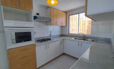 ARRIENDO CASA 2 PISOS CURAUMA VALPARAISO