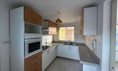 ARRIENDO CASA 2 PISOS CURAUMA VALPARAISO