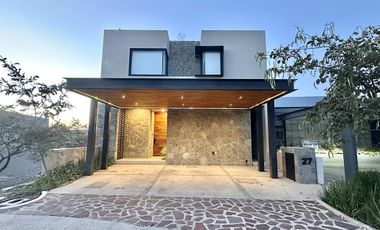 Casa en renta amueblada en altozano con sotano. 11