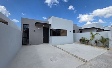 CASA EN VENTA UNA PLANTA EN PRIVADA TAGORA, CONKAL