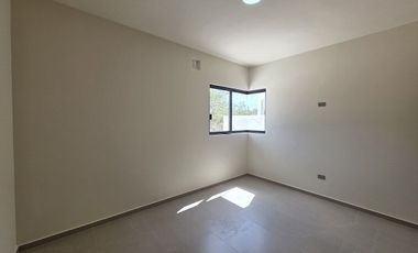 CASA EN VENTA UNA PLANTA EN PRIVADA TAGORA, CONKAL