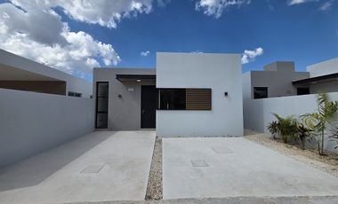 CASA EN VENTA UNA PLANTA EN PRIVADA TAGORA, CONKAL