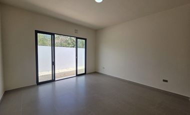 CASA EN VENTA UNA PLANTA EN PRIVADA TAGORA, CONKAL