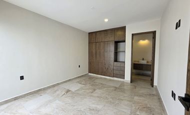 CASA en Venta en Lomas de la Rioja con Recámara en planta baja y roof garden