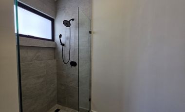 CASA en Venta en Lomas de la Rioja con Recámara en planta baja y roof garden