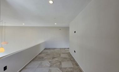 CASA en Venta en Lomas de la Rioja con Recámara en planta baja y roof garden