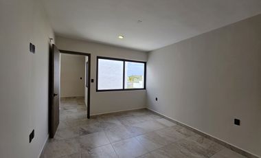 CASA en Venta en Lomas de la Rioja con Recámara en planta baja y roof garden