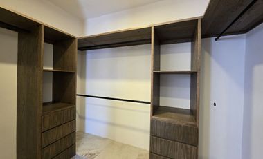 CASA en Venta en Lomas de la Rioja con Recámara en planta baja y roof garden