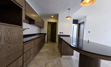 CASA en Venta en Lomas de la Rioja con Recámara en planta baja y roof garden