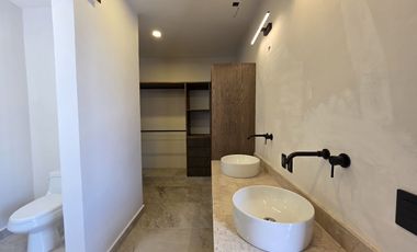 CASA en Venta en Lomas de la Rioja con Recámara en planta baja y roof garden