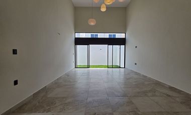 CASA en Venta en Lomas de la Rioja con Recámara en planta baja y roof garden