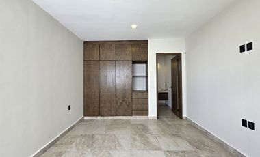 CASA en Venta en Lomas de la Rioja con Recámara en planta baja y roof garden