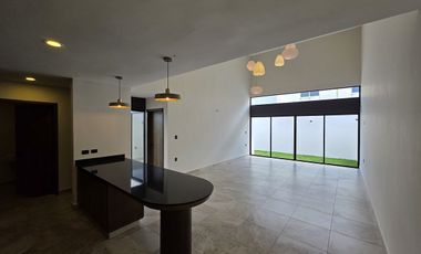 CASA en Venta en Lomas de la Rioja con Recámara en planta baja y roof garden