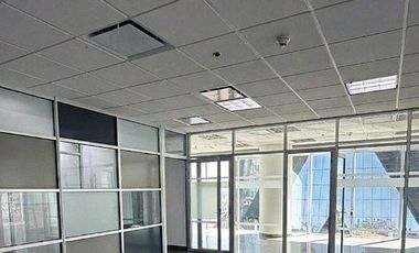 Oficina acondicionada en renta de 212m2 en edificio corporativo en Valle Oriente