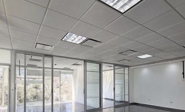 Oficina acondicionada en renta de 212m2 en edificio corporativo en Valle Oriente