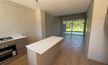 VENTA DUPLEX CON JARDIN PROPIO - ALDEANA PILAR