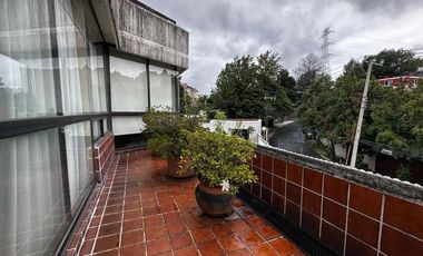 RENTA HERMOSO PENTHOUSE EN DOS NIVELES UBICADO EN LOMAS DE REFORMA CON 801 MTS DE CONSTRUCCIÓN, DISTRIBUIDO EN DOS NIVELES