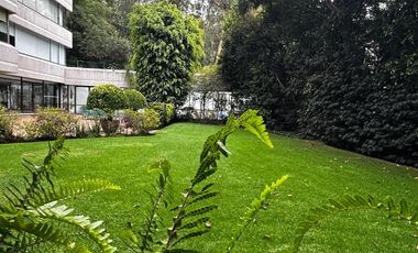 RENTA HERMOSO PENTHOUSE EN DOS NIVELES UBICADO EN LOMAS DE REFORMA CON 801 MTS DE CONSTRUCCIÓN, DISTRIBUIDO EN DOS NIVELES