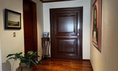 RENTA HERMOSO PENTHOUSE EN DOS NIVELES UBICADO EN LOMAS DE REFORMA CON 801 MTS DE CONSTRUCCIÓN, DISTRIBUIDO EN DOS NIVELES