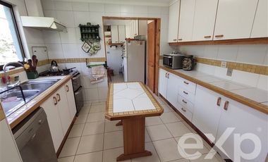 Casa en Arriendo en Avenida Lo Narváez 6949