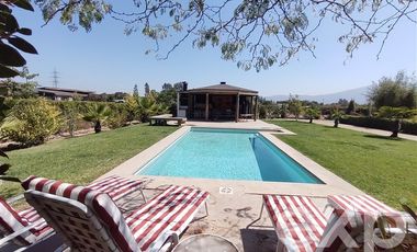 Casa en Arriendo en Avenida Lo Narváez 6949