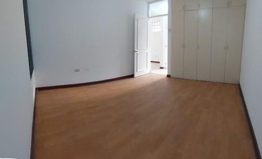 VENTA DEPARTAMENTO 2DO PISO URB ELBANCO DE JAVIER PRADO ATE