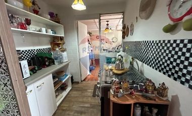 En venta casa 2D+ 1B + Estacionamiento