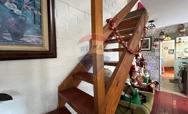 En venta casa 2D+ 1B + Estacionamiento