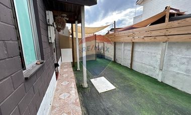 En venta casa 2D+ 1B + Estacionamiento